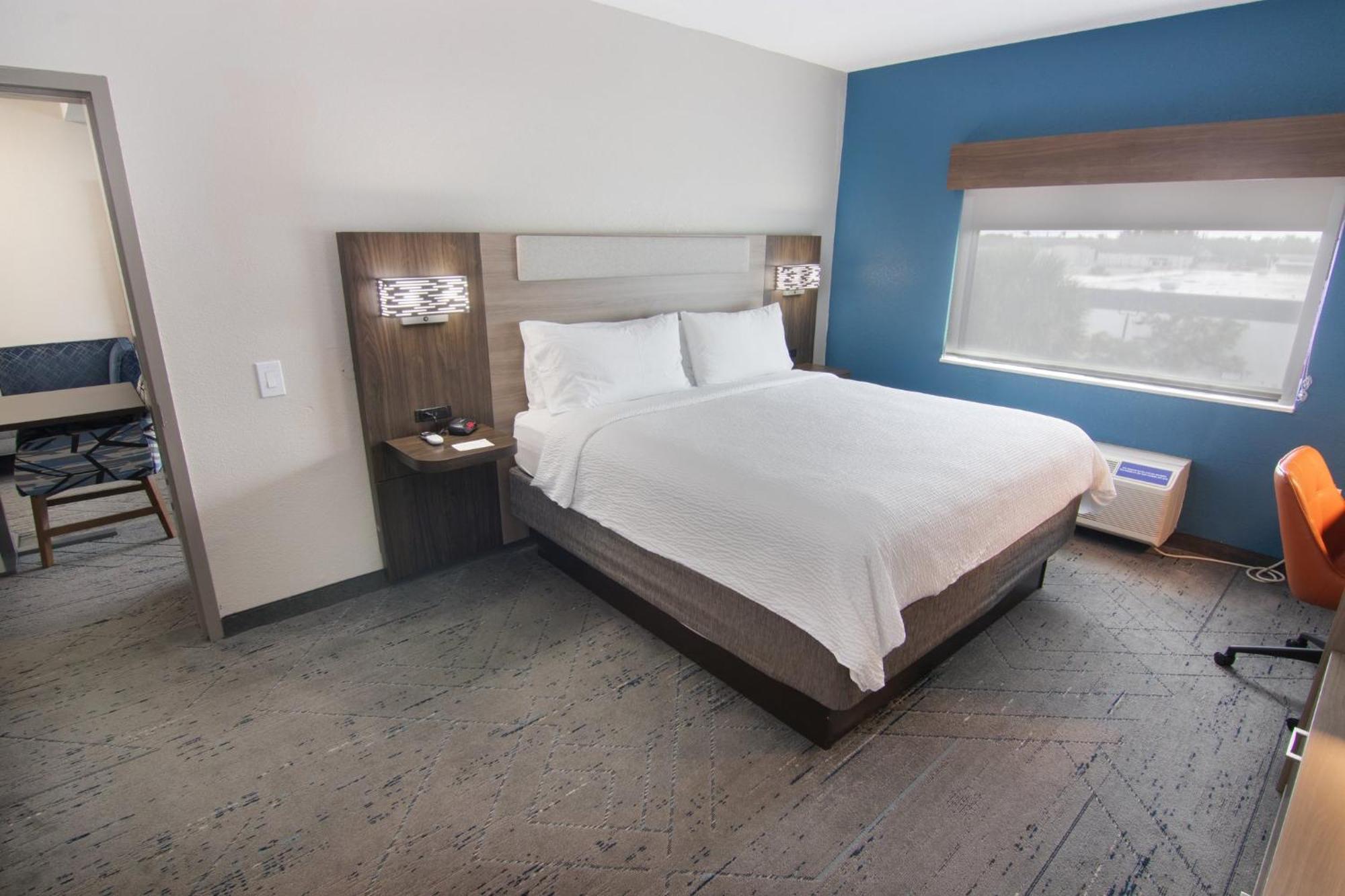 One-Bedroom Suite,1709959341:JPEG